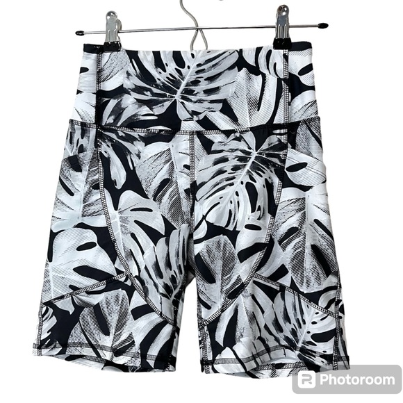 Cycle House by Marika Laura Side Pockets Bermuda Shorts - Picture 2 of 15